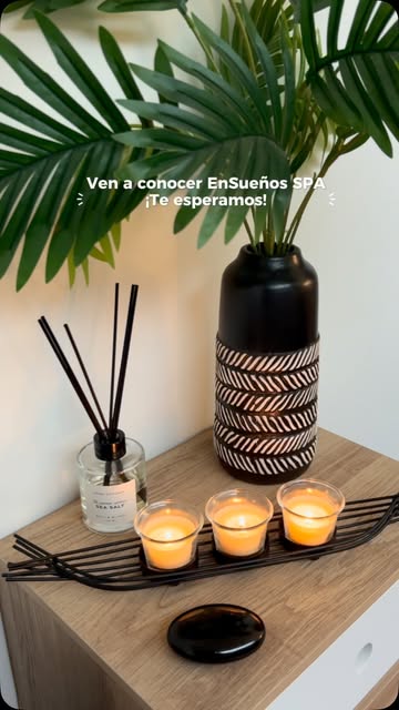 Plantas, velas y aromas en el espacio de Ensueños Spa